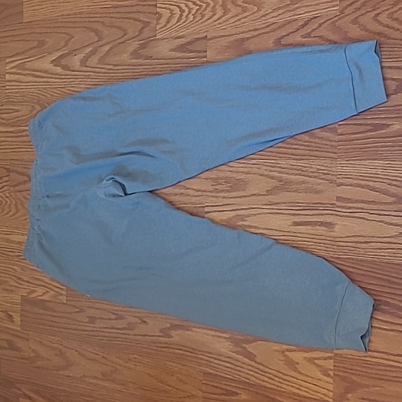Vuori Women’s Performance Jogger – XS | Light Blue/Green | Gently Used - Picture 7 of 7